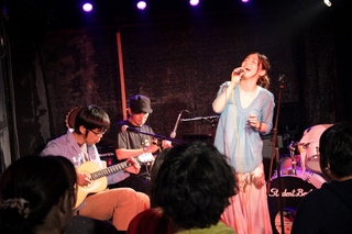 我那覇美奈ハシケン.jpg